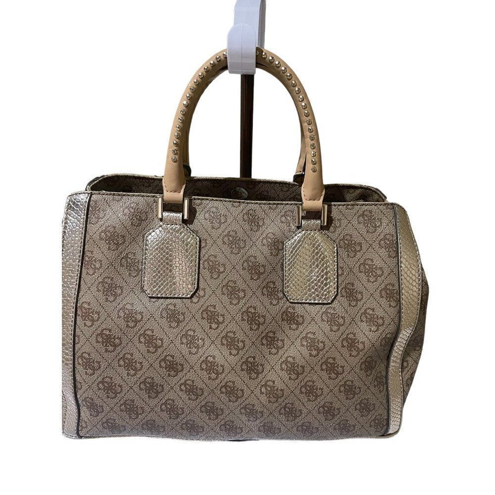 Guess Scatach Women's Signature With Matching Wallet